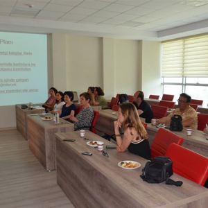 Kadın Temalı Habercilik ve Medya Dili'' Konulu Seminer Verildi - fotoğraf 1