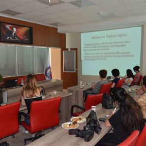 Kadın Temalı Habercilik ve Medya Dili'' Konulu Seminer Verildi - fotoğraf 3