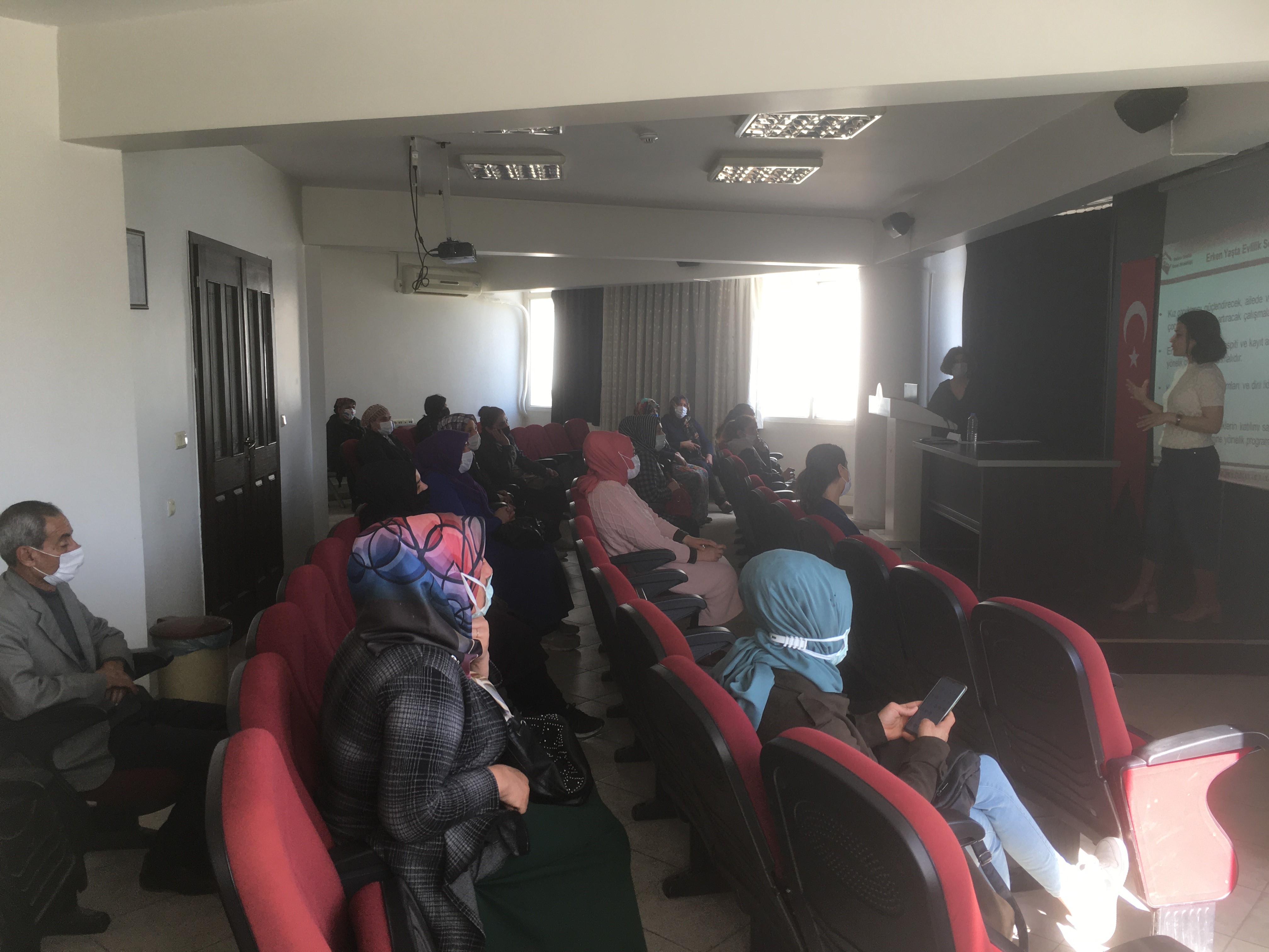 Sosyal ve Ekonomik Destek Hizmet Modeli İle Okul Destek Projesinden Faydalanan  Ailelere Eğitim Verildi.