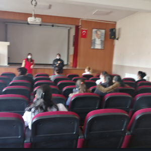 ŞÖNİM Müdürlüğü  koordinasyonunda Kadina yönelik siddetle mücadele kapsamında ilçelere yönelik başlatılan bilgilendirme ve farkındalık çalışmaları kapsamında Susuz ilçe merkezinde kahvehane ve mahalle toplantıları düzenlendi ve ilçe merkezinde bilgilendirme stantlari kurularak kadina yonelik siddetle mucadele konusunda kurumsal hizmetler hakkında bilgilendirme yapıldı . - fotoğraf 3