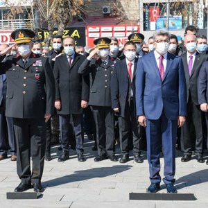 Van’ın Düşman İşgalinden Kurtuluşunun 103. Yılı Coşkuyla Kutlandı - fotoğraf 1