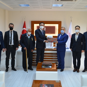 Kore Cumhuriyeti'nin Ankara Büyükelçisi Lee Won Ik, ve Savunma Ateşesi HO SUNG HWANG Kore Gazimiz Müslüm Kiper’i ziyaret etti. - fotoğraf 4