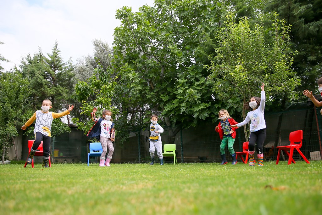 Aile ve Sosyal Hizmetler Bakanı Yanık: “Tam kapanma döneminde, sadece kısıtlamalardan muaf olan ailelerin çocukları için kreşlerimiz açık olacak”