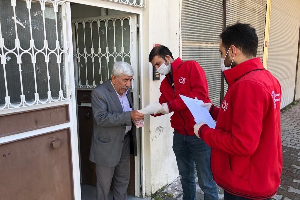 Bakan Yanık: “Vefa Sosyal Destek Gruplarımız Tam Kapanma Sosyal Yardım ödemelerini konutlarda teslim etmeye başladı”