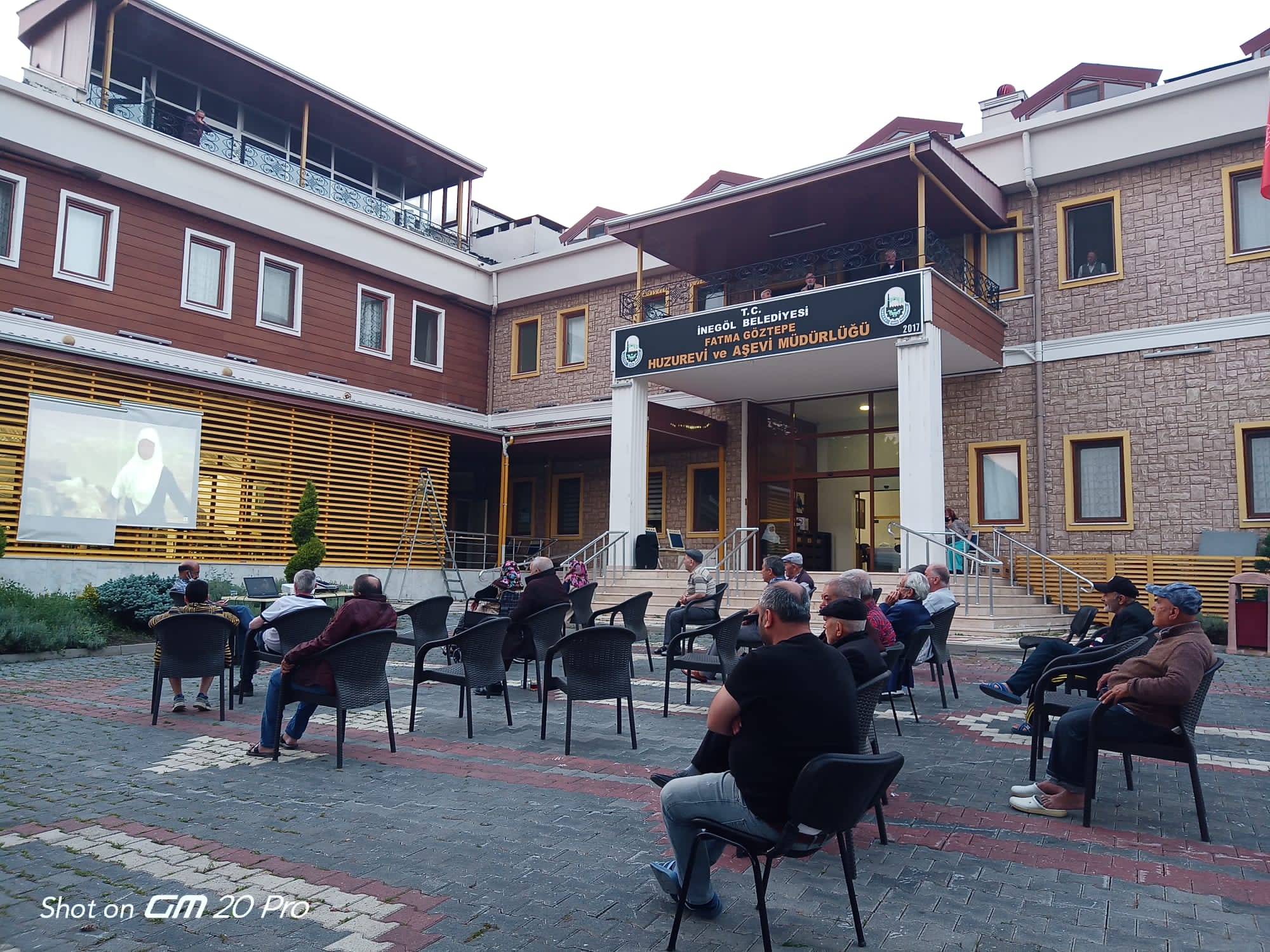 Huzurevimizde Açık Hava Sineması