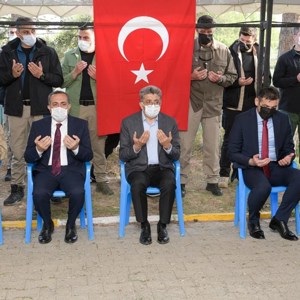 Vali Mehmet Emin  Bilmez, Eşi Meral Bilmez, İl Müdürümüz Tarık KUŞMAN ve Beraberindeki Protokol ile Şehit Ailelerini Ziyaret Ederek Bayramlarını Kutladılar - fotoğraf 2