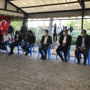 Vali Mehmet Emin  Bilmez, Eşi Meral Bilmez, İl Müdürümüz Tarık KUŞMAN ve Beraberindeki Protokol ile Şehit Ailelerini Ziyaret Ederek Bayramlarını Kutladılar - fotoğraf 3