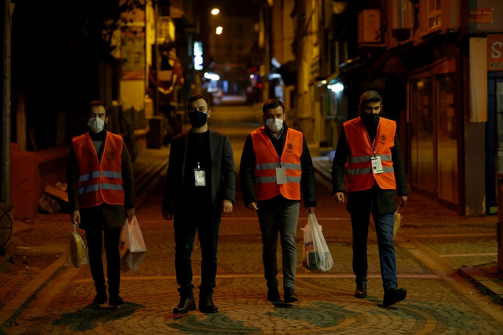 Bakan Yanık; “Tam Kapanma Sosyal Yardım Programımız kapsamında 2 milyonun üzerinde ihtiyaç sahibi hanemize yaklaşık 2,2 milyar lira destek verdik”