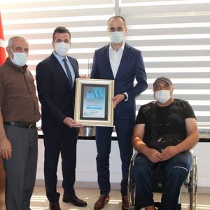 İl Müdürü Arif LAÇİN ve Erişilebilirlik İzleme ve Denetleme Komisyon Üyeleri Tarafından İl Sağlık Müdürü Dr. Emrah ERAY Ziyaret Edildi. - fotoğraf 1