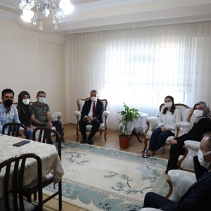 Valimiz Sayın Mehmet MAKAS " Şehitlerimizin emanetleri her zaman başımızın tacıdır." - fotoğraf 3
