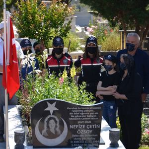 Şehit Polis Memurumuz Nefize Çetin ÖZSOY Kabri Başında Anıldı - fotoğraf 1
