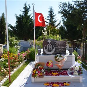 Şehit Polis Memurumuz Nefize Çetin ÖZSOY Kabri Başında Anıldı - fotoğraf 10