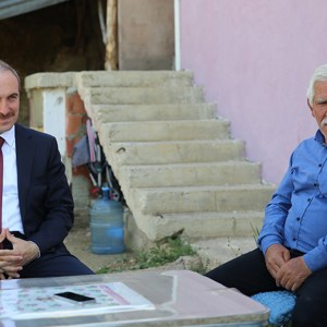 Bayburt Valisi Cüneyt EPCİM, Demirözü ve Gökçedere'de Bulunan Şehit Ailelerimizi Ziyaret Etti - fotoğraf 1