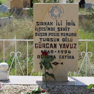 Şehit Polis Memuru Gürcan YAVUZ Şehadetinin Sene-i Devriyesinde Kabri Başında Dualarla Anıldı - fotoğraf 10