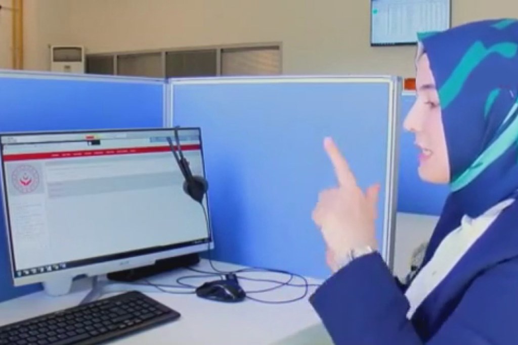  Aile ve Sosyal Hizmetler Bakanlığınca Türkiye'nin İlk 'İşitme Engelliler İletişim Merkezi' Açılacak