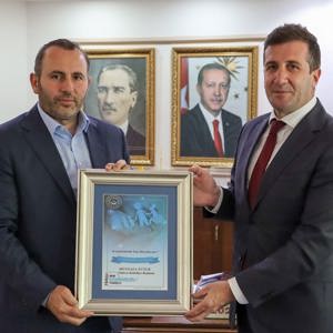 Belediye Başkan V. Mustafa TUTUK’a Erişilebilirlik İçin Buradayım “Farkındalık Sertifikası ” Takdim Edildi. - fotoğraf 1