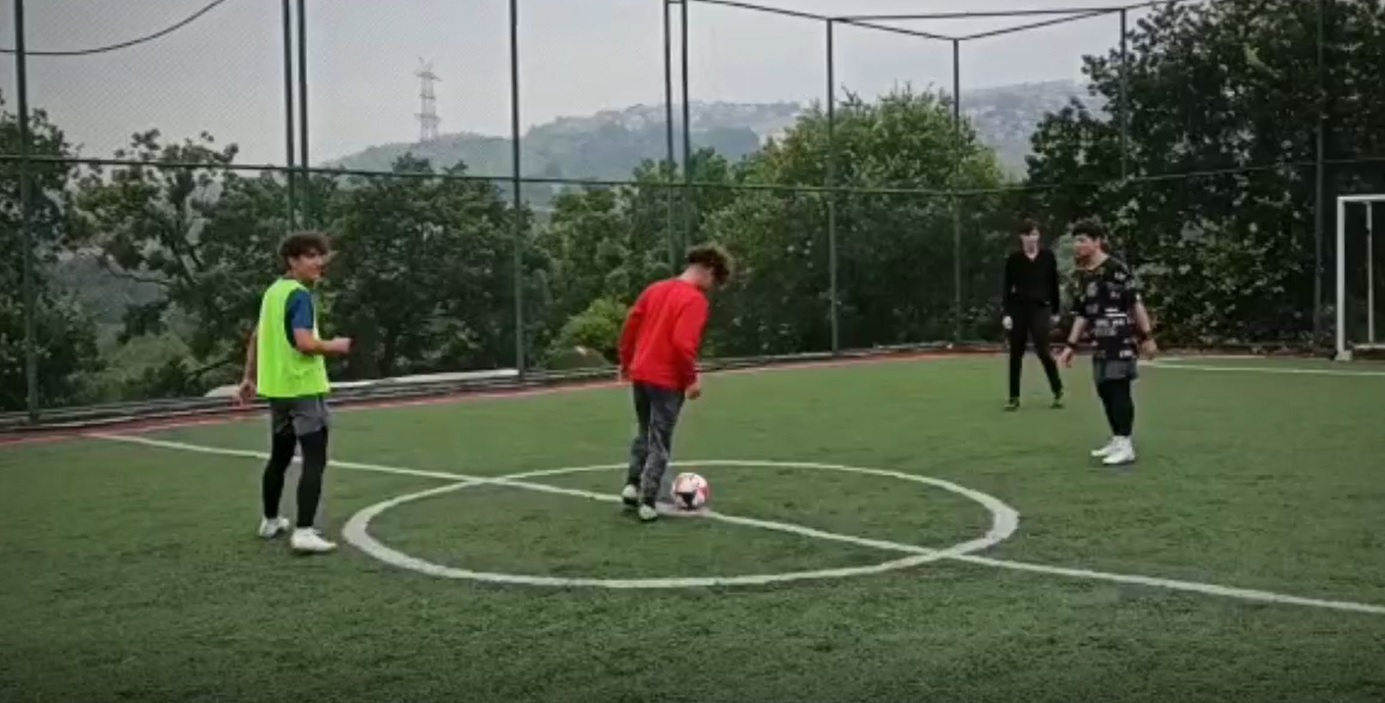 Genç Futbolcular Antrenmanda