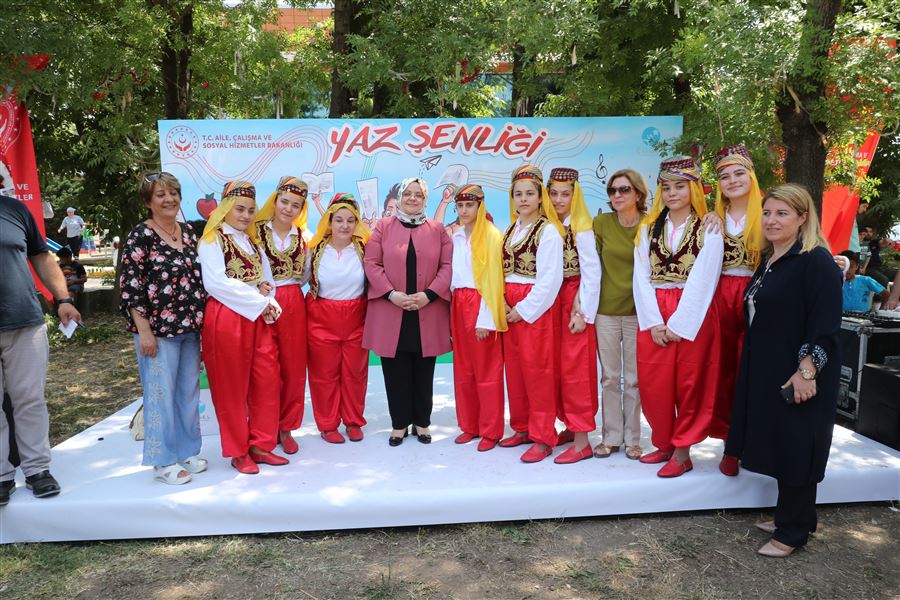 Bakanımız Zehra Zümrüt Selçuk, çocuklarımızla Yaz Şenliği'nde buluştu