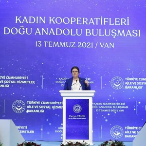 Aile ve Sosyal Hizmetler Bakanımız Derya Yanık, Van'da Kadın Kooperatifleri Doğu Anadolu Buluşması’na katıldı - fotoğraf 1