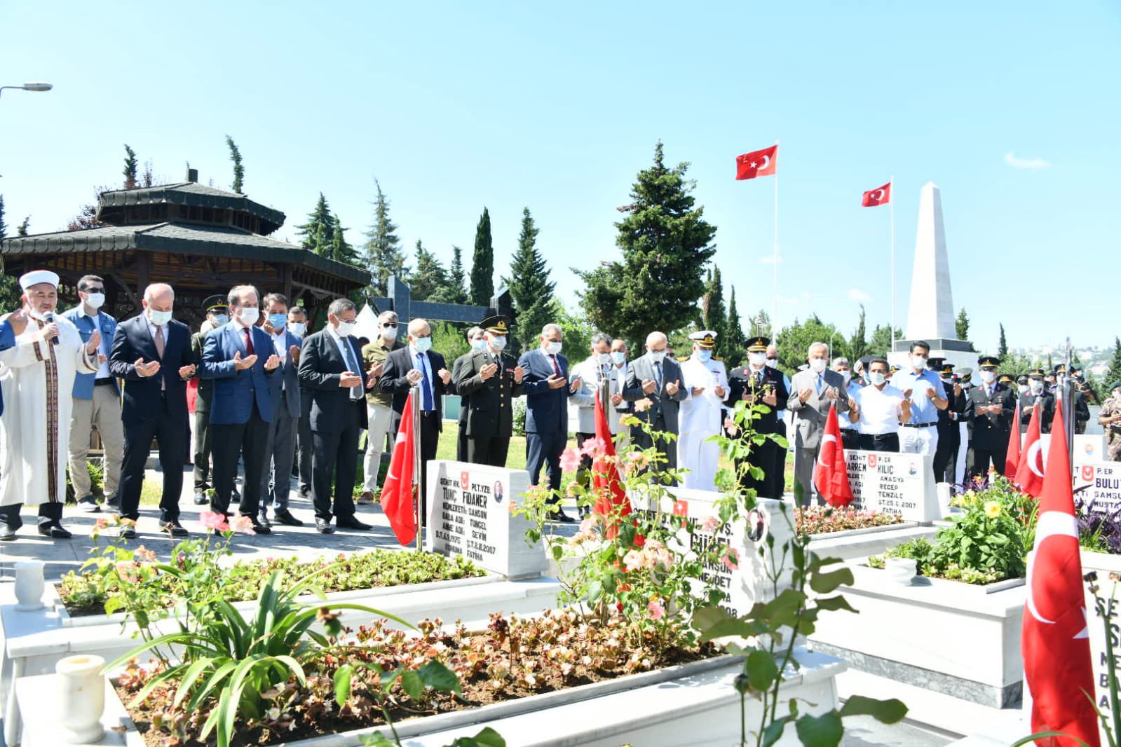  15 Temmuz Demokrasi ve Milli Birlik Günü nedeniyle aziz şehitlerimiz ziyaret edildi