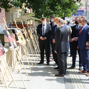 Bayburt’ta Milletin Demokrasi Zaferi Fotoğraf Sergisiyle Anlatıldı - fotoğraf 2
