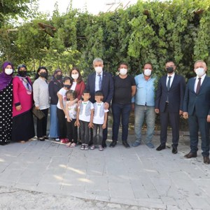 Bir Çocuk , Bir Dünya . Sayın Valimiz ve Eşi Hanımefendi Koruyucu Aile Ziyaretinde Bulundular - fotoğraf 3