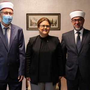 Bakanımız Sayın Derya Yanık, Gümülcine’de Dr. Sadık Ahmet’i anma törenine katıldı - fotoğraf 6