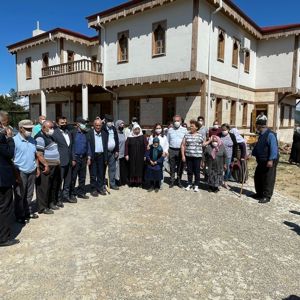 Hanımefendi Yıldırım: "Yaşlılarımız bizim dua pınarlarımızdır." - fotoğraf 1