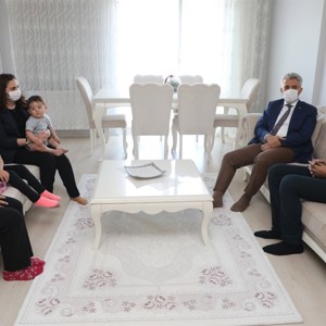 Sayın Valimiz ve Eşi Hanımefendi Şehit Aile  Ziyaretlerinde Bulundular. - fotoğraf 1