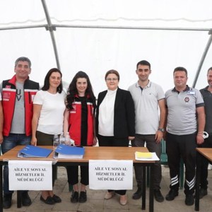 Aile ve Sosyal Hizmetler Bakanımız Sayın Derya Yanık, selden etkilenen Rize ve Artvin'de incelemelerde bulundu - fotoğraf 6