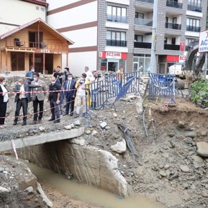 Aile ve Sosyal Hizmetler Bakanımız Sayın Derya Yanık, selden etkilenen Rize ve Artvin'de incelemelerde bulundu - fotoğraf 8