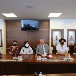 Bakanımız Yanık Kuruluşlarda Yetişmiş ve YKS’de Başarılı Olmuş Gençlerle Bakanlıkta Bir Araya Geldi - fotoğraf 4