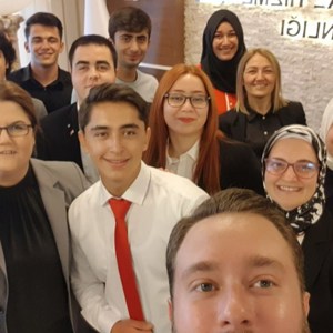 Bakanımız Yanık Kuruluşlarda Yetişmiş ve YKS’de Başarılı Olmuş Gençlerle Bakanlıkta Bir Araya Geldi - fotoğraf 5