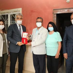 Valimiz Sayın Mehmet MAKAS ve Eşi Hanımefendi Elif MAKAS'ın Kıymetli Gazimiz ve Ailesine Anlamlı Ziyaretleri - fotoğraf 4