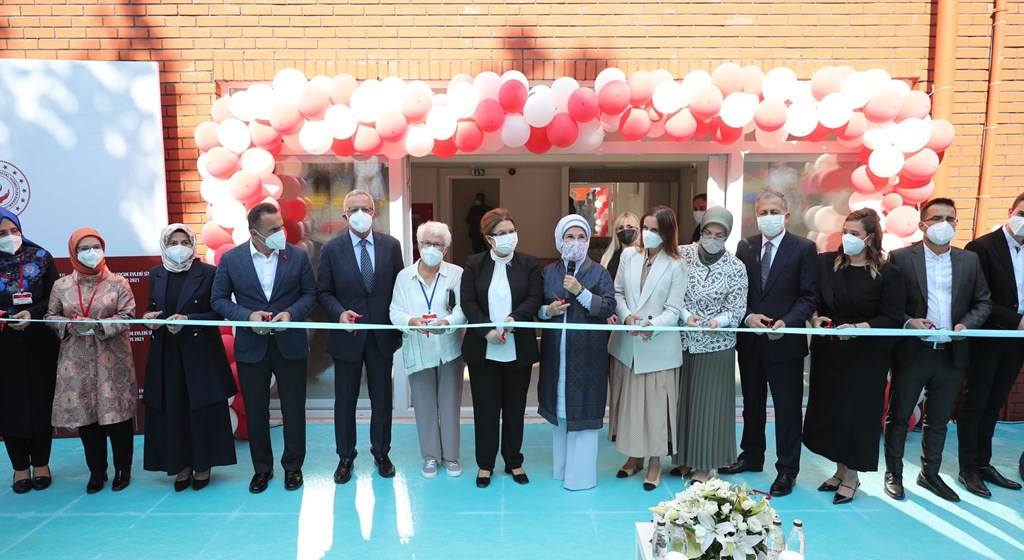 Emine Erdoğan Kasımpaşa Oya Kayacık Çocuk Evleri Sitesi'nin açılışına katıldı: "Hiçbir çocuğu yalnız bırakmamak temel vazifemizdir”