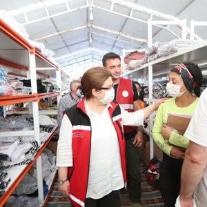 Bakanımız Sayın Derya Yanık: "Sosyal Marketlerimizden şu ana kadar 2 bin 963 vatandaşımız ihtiyaçlarını karşıladı" - fotoğraf 2