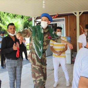Özel Çocuğumuz Halil İbrahim ŞENOL'a Temsili "Asker Eğlencesi" Düzenlendi - fotoğraf 2