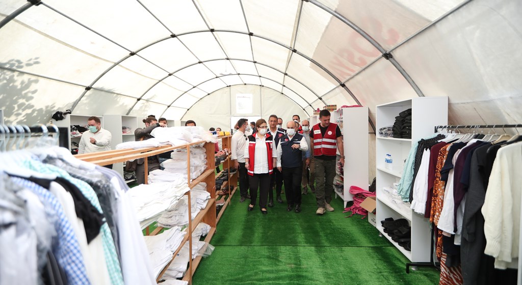 Bakanımız Sayın Derya Yanık: "Sosyal Marketlerimizden şu ana kadar 2 bin 963 vatandaşımız ihtiyaçlarını karşıladı"