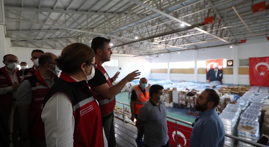 Bakanımız Sayın Derya Yanık: “Ayni Bağış Depolarımıza şu ana kadar 1 milyon adedin üzerinde ürün ulaştı”