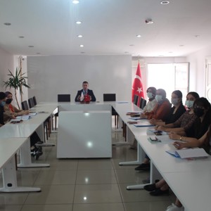 Yalnız Yaşayan Yaşlılara Şefkat Eli Projesine Dair Bilgilendirme Toplantısı Gerçekleştirildi - fotoğraf 2