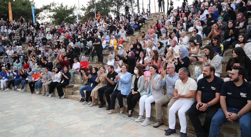 Aile ve Sosyal Hizmetler Bakanımız Derya Yanık Eğitim ve Motivasyon Kampında Gençlerle Bir Araya Geldi