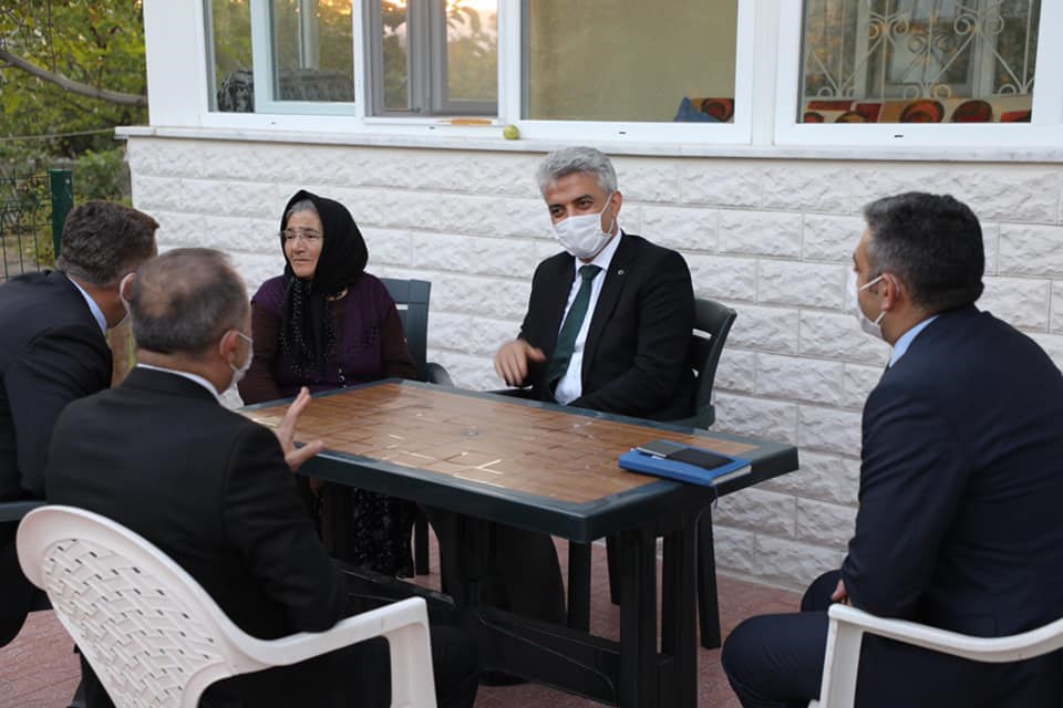 Valimiz Sayın Mehmet MAKAS ve Eşi Hanımefendi  Elif MAKAS, düzenli olarak gerçekleştirdikleri ziyaretler kapsamında şehit aileleri ve gazilerimizi ziyaret ettiler.