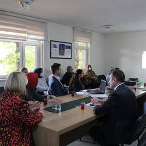 Yalova Belediyesi Kadın ve Aile Hizmetleri Müdürlüğünde Bilgilendirme Toplantısı Gerçekleştirildi - fotoğraf 2