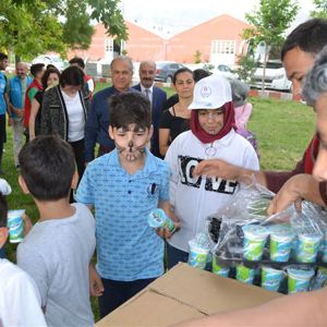 Dünya Mülteciler Gününde Mülteci Çocuklar doyasıya eğlendi - fotoğraf 4