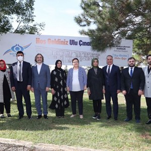 Derya Yanık, Minister of Family and Social Services, got together with residents of Sultangazi Nursing Home - fotoğraf 1
