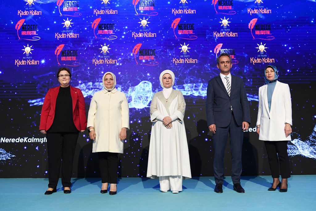 Emine Erdoğan Hanımefendi'nin Teşrifleriyle, "Nerede Kalmıştık" Eğitim Seferberliği Projesi'nin Tanıtım Toplantısı Gerçekleştirildi