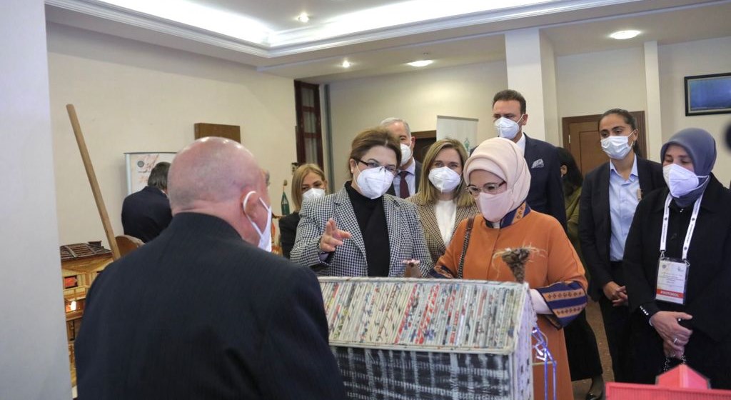 Emine Erdoğan Hanımefendi Ve Bakanımız Derya Yanık, “Küresel Krizler: Pandemi, Yaşlılar Ve Dayanışma” Konferansında Yaşlılarla Bir Araya Geldi