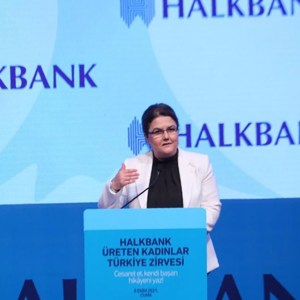 Emine Erdoğan Hanımefendi ve Bakanımız Derya Yanık, "Halkbank Üreten Kadınlar Türkiye Zirvesi"ne Katıldı - fotoğraf 2