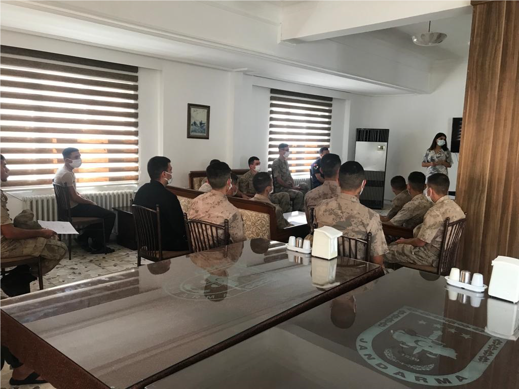 Hatay İli Jandarma Komutanlığında “ Kadına Yönelik Şiddetle Mücadele “ ve “Erken Yaşta ve Zorla Evliliklerle Mücadele “ semineri verildi.