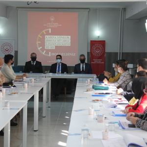 Kadına Yönelik Şiddetle Mücadele 4. Ulusal Eylem Planı’nın yürürlüğe girmesiyle 2022-2025 yıllarını kapsayan Kadına Yönelik Şiddetle Mücadele İl Eylem Planı hazırlamak üzere Vali Yardımcımız Sayın Murat Çağrı ERDİNÇ başkanlığında çalıştayımızı gerçekleştirdik. - fotoğraf 12